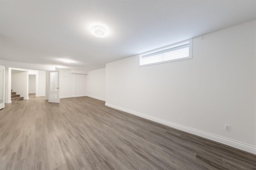 5885 Walker Avenue, Burnaby, BC - Indoor Photo Showing Other Room
