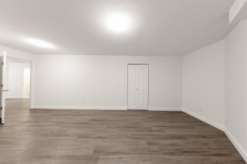 5885 Walker Avenue, Burnaby, BC - Indoor Photo Showing Other Room