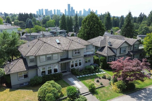 5885 Walker Avenue, Burnaby, BC - Outdoor With Facade