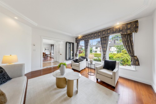 5885 Walker Avenue, Burnaby, BC - Indoor Photo Showing Living Room