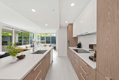 310-285 10Th Avenue E, Vancouver, BC - Indoor Photo Showing Kitchen With Upgraded Kitchen
