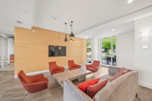 310-285 10Th Avenue E, Vancouver, BC - Indoor Photo Showing Living Room