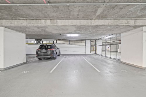 310-285 10Th Avenue E, Vancouver, BC - Indoor Photo Showing Garage