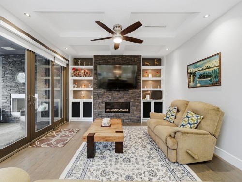 4507 Percival Avenue, Burnaby, BC - Indoor Photo Showing Living Room With Fireplace
