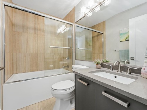 4507 Percival Avenue, Burnaby, BC - Indoor Photo Showing Bathroom
