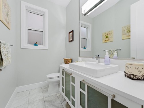 4507 Percival Avenue, Burnaby, BC - Indoor Photo Showing Bathroom