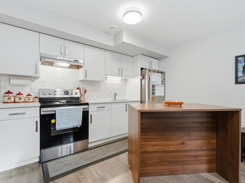 4507 Percival Avenue, Burnaby, BC - Indoor Photo Showing Kitchen