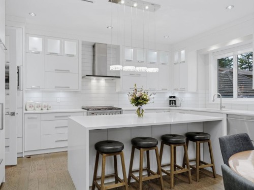 4507 Percival Avenue, Burnaby, BC - Indoor Photo Showing Kitchen With Upgraded Kitchen