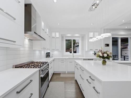 4507 Percival Avenue, Burnaby, BC - Indoor Photo Showing Kitchen With Upgraded Kitchen