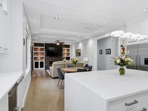 4507 Percival Avenue, Burnaby, BC - Indoor Photo Showing Kitchen With Upgraded Kitchen