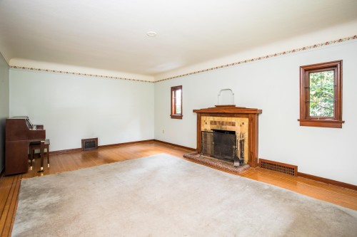 6857 Laburnum Street, Vancouver, BC - Indoor Photo Showing Living Room With Fireplace