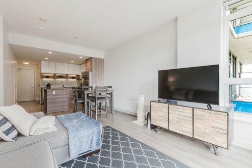 909-8850 University Crescent, Burnaby, BC - Indoor