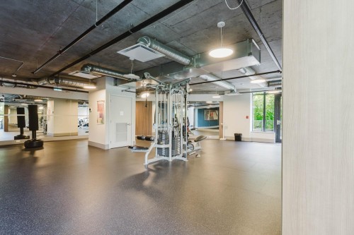 909-8850 University Crescent, Burnaby, BC - Indoor Photo Showing Gym Room