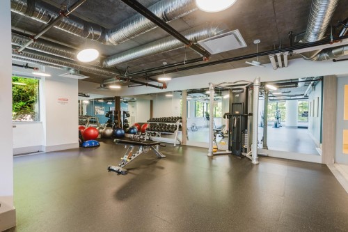 909-8850 University Crescent, Burnaby, BC - Indoor Photo Showing Gym Room