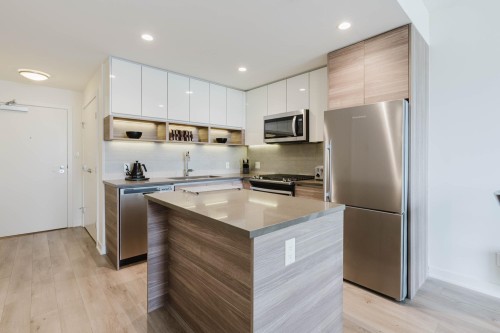909-8850 University Crescent, Burnaby, BC - Indoor Photo Showing Kitchen With Stainless Steel Kitchen With Upgraded Kitchen