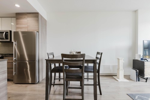 909-8850 University Crescent, Burnaby, BC - Indoor Photo Showing Dining Room