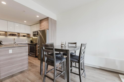 909-8850 University Crescent, Burnaby, BC - Indoor