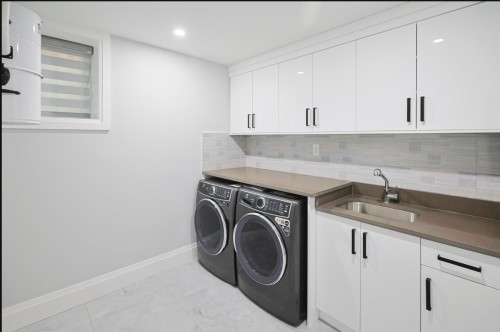 2984 Kitchener Street, Vancouver, BC - Indoor Photo Showing Laundry Room