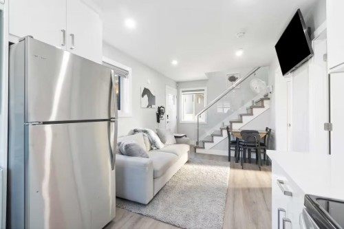 2984 Kitchener Street, Vancouver, BC - Indoor Photo Showing Kitchen