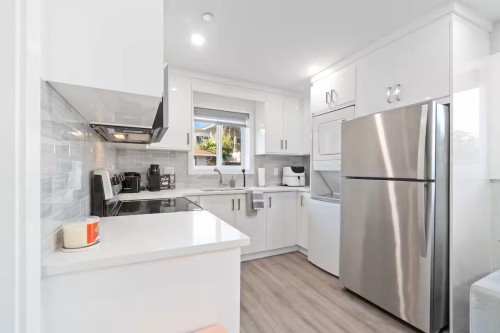 2984 Kitchener Street, Vancouver, BC - Indoor Photo Showing Kitchen