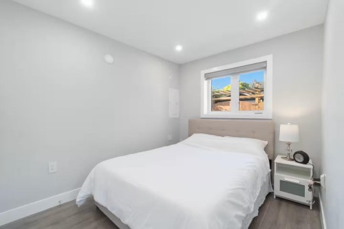 2984 Kitchener Street, Vancouver, BC - Indoor Photo Showing Bedroom