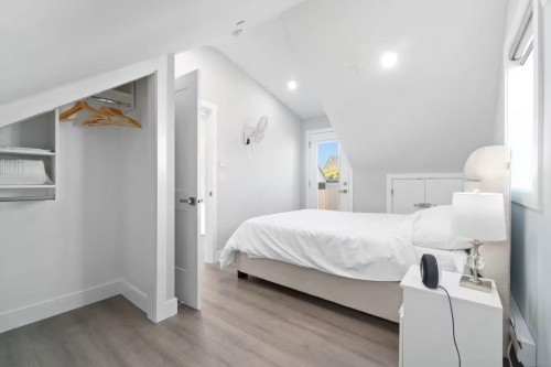 2984 Kitchener Street, Vancouver, BC - Indoor Photo Showing Bedroom