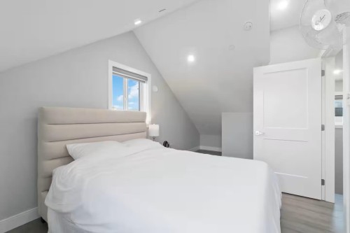 2984 Kitchener Street, Vancouver, BC - Indoor Photo Showing Bedroom
