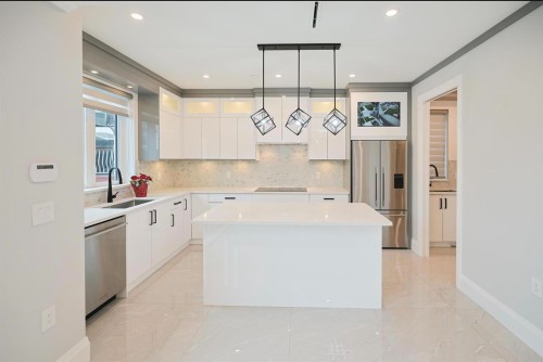 2984 Kitchener Street, Vancouver, BC - Indoor Photo Showing Kitchen With Upgraded Kitchen