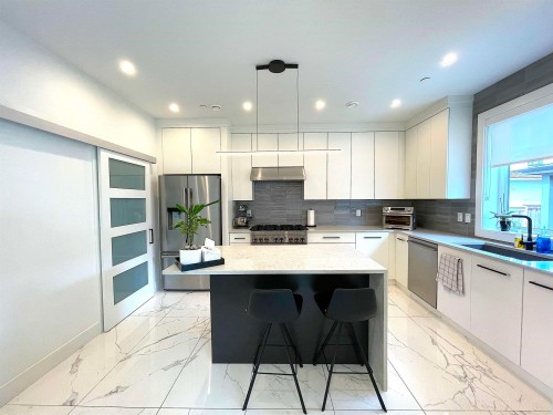1633 Marine Drive Se, Vancouver, BC - Indoor Photo Showing Kitchen With Upgraded Kitchen