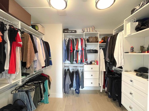1633 Marine Drive Se, Vancouver, BC - Indoor With Storage