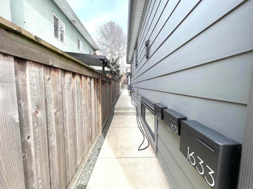 1633 Marine Drive Se, Vancouver, BC - Outdoor With Exterior