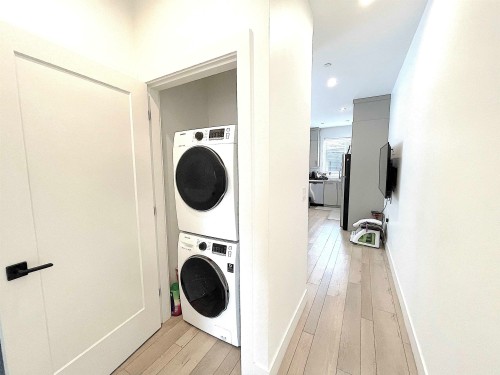1633 Marine Drive Se, Vancouver, BC - Indoor Photo Showing Laundry Room