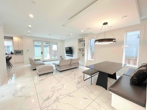 1633 Marine Drive Se, Vancouver, BC - Indoor Photo Showing Living Room