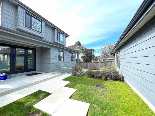1633 Marine Drive Se, Vancouver, BC - Outdoor With Exterior