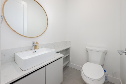 18-9633 Steveston Highway, Richmond, BC - Indoor Photo Showing Bathroom