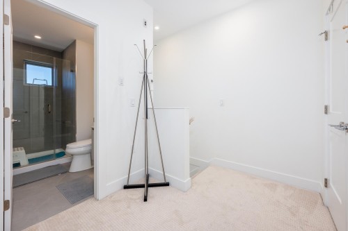 18-9633 Steveston Highway, Richmond, BC - Indoor
