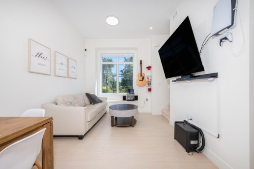 18-9633 Steveston Highway, Richmond, BC - Indoor Photo Showing Other Room