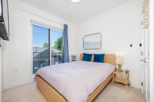 18-9633 Steveston Highway, Richmond, BC - Indoor Photo Showing Bedroom