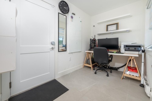 18-9633 Steveston Highway, Richmond, BC - Indoor Photo Showing Office