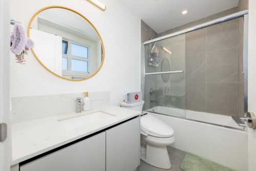 18-9633 Steveston Highway, Richmond, BC - Indoor Photo Showing Bathroom