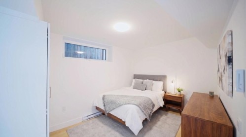 2-2236 5Th Avenue E, Vancouver, BC - Indoor Photo Showing Bedroom