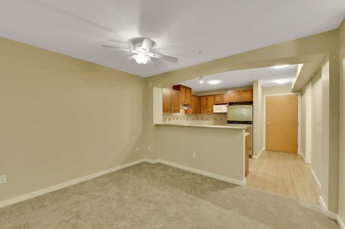 408-2959 Silver Springs Boulevard, Coquitlam, BC - Indoor Photo Showing Kitchen
