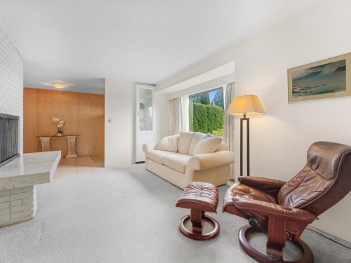8355 Nelson Avenue, Burnaby, BC - Indoor Photo Showing Other Room