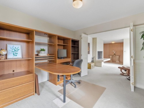 8355 Nelson Avenue, Burnaby, BC - Indoor Photo Showing Office