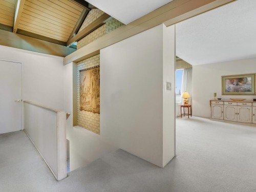 8355 Nelson Avenue, Burnaby, BC - Indoor Photo Showing Other Room