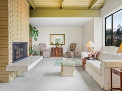 8355 Nelson Avenue, Burnaby, BC - Indoor Photo Showing Living Room With Fireplace