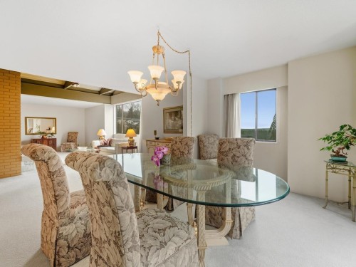 8355 Nelson Avenue, Burnaby, BC - Indoor Photo Showing Dining Room