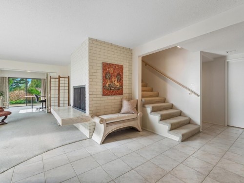 8355 Nelson Avenue, Burnaby, BC - Indoor Photo Showing Other Room