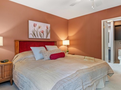8355 Nelson Avenue, Burnaby, BC - Indoor Photo Showing Bedroom