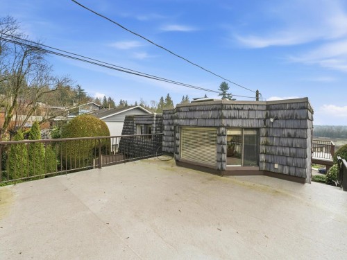 8355 Nelson Avenue, Burnaby, BC - Outdoor